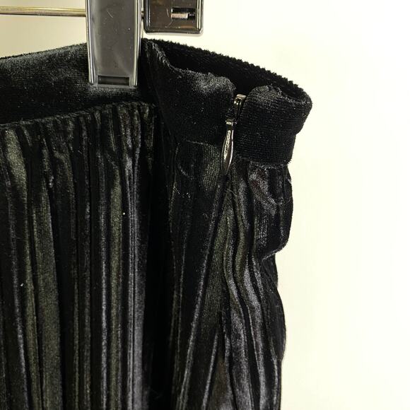 NEW Sanctuary black velvet pleated skirt - Picture 7 of 7